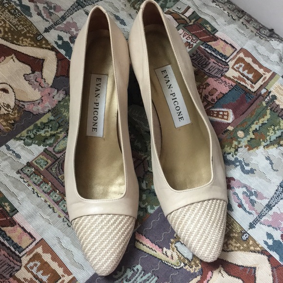 Evan Picone Cream White Kitten Heel Leather & Wood - Picture 1 of 5